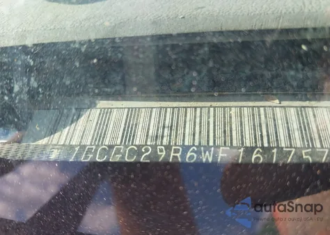 1998 Chevrolet C2500 Fleetside z USA, uszkodzony, nr VIN 1GCGC29R6WE161757